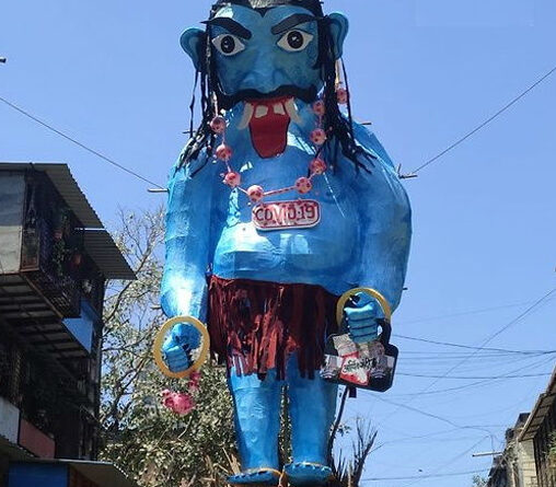 मुंबई: कोरोनावायरस: होलिका दहन में 'कोरोनासुर' का पुतला