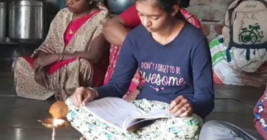 पुणे: मां के अंतिम संस्कार में शामिल होकर 10वीं की परीक्षा देने पहुंची छात्रा!