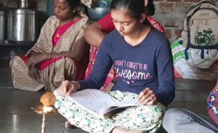 पुणे: मां के अंतिम संस्कार में शामिल होकर 10वीं की परीक्षा देने पहुंची छात्रा!