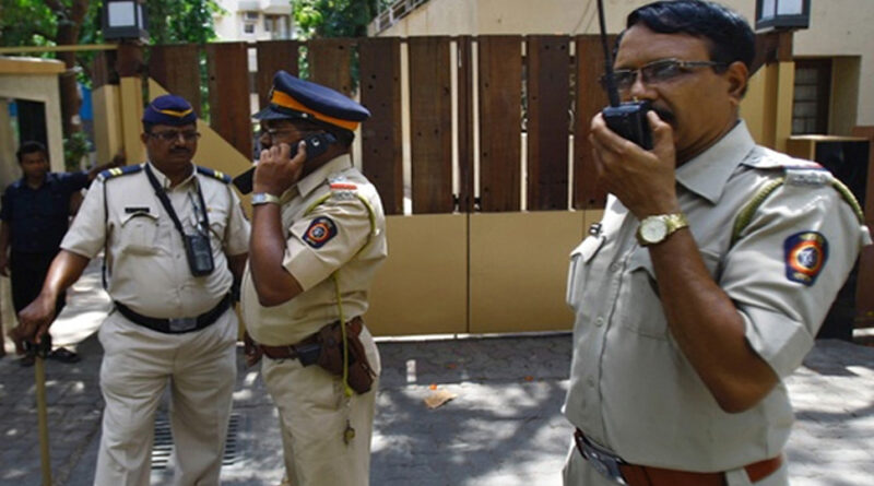 मुंबई में 9 मार्च तक के लिए धारा-144 लागू, सोशल मीडिया पर भी पुलिस की नज़र