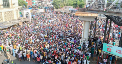 मुंबई में लॉकडाउन की उड़ी धज्जियां, टूटा हजारों प्रवासी मजदूरों के सब्र का बांध!