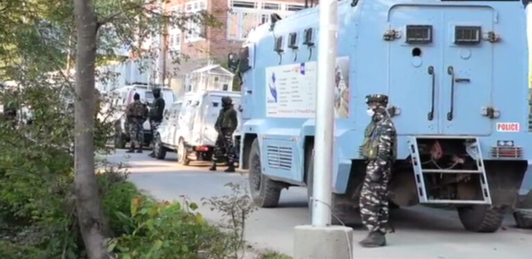 शोपियां में सुरक्षाबलों के साथ मुठभेड़ में चार आतंकवादी ढेर, ऑपरेशन जारी