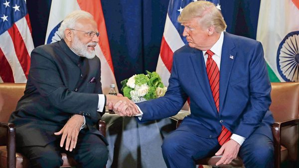 PM मोदी ने की ट्रंप से बात, भारत-अमेरिका मिलकर करेंगे कोरोना से मुकाबला