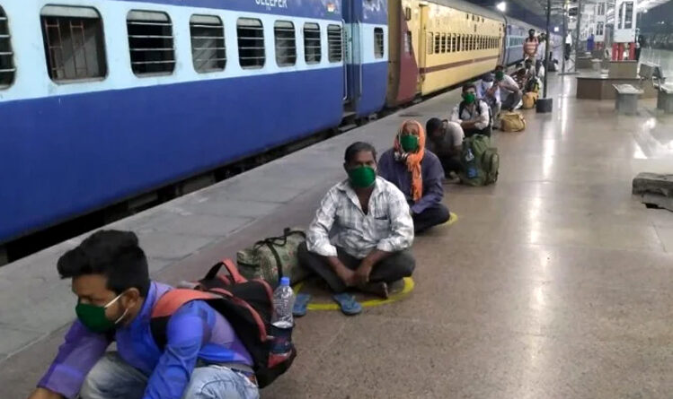 UP: मुंबई से आए यात्रियों की हुई जांच, 14 दिन तक घर के बाहर नहीं निकलने की हिदायत