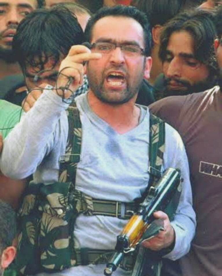 हंदवाड़ा का बदला: हिज्बुल कमांडर रियाज नायकू ढेर