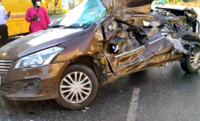 मुंबई: लॉकडाउन के बीच मरीन ड्राइव पर भीषण कार हादसा, एक की मौत!