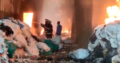 मुंबई: स्क्रैप गोदाम में लगी भीषण आग, काफी मशक्क्त के बाद आग पर काबू
