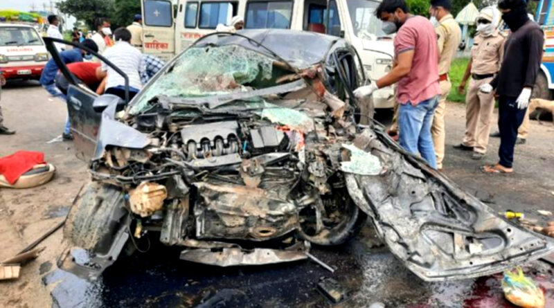 महाराष्ट्र सड़क हादसा: कार-ट्रक की भिड़ंत में 4 की मौत, 3 की हालत गंभीर