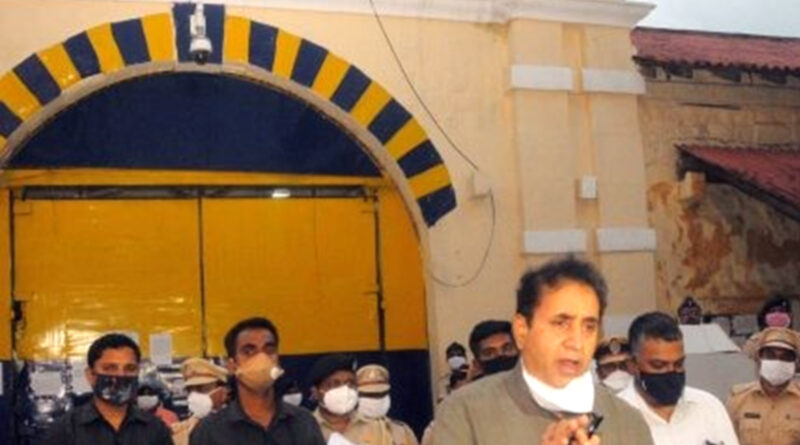 नागपुर: गृहमंत्री देशमुख पहुंचे सेंट्रल जेल, अब तक 41 कैदी और 56 स्टाफ कोरोना पॉजिटिव