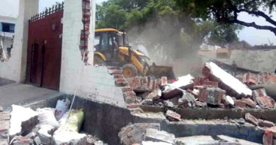 कानपुर: ढहाया गया कुख्यात अपराधी विकास दुबे का अवैध मकान, प्रशासन ने की कार्रवाई