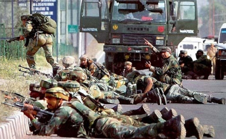 बारामूला: दूसरे दिन भी आतंकियों से मुठभेड़ जारी, अब तक 5 जवान शहीद, 3 आतंकी ढेर