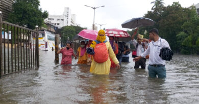 मुंबई में भारी बारिश से जन-जीवन अस्त-व्यस्त