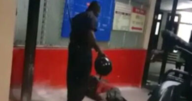 UP: वृद्ध महिला को पीटते हुए कैमरे में कैद हुआ सरकारी अस्पताल का गार्ड, पुलिस ने किया गिरफ्तार