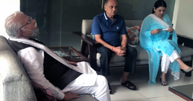 अभिनेता सुशांत के पिता और बहन से मिले हरियाणा के CM मनोहरलाल खट्टर, दी सांत्वना!