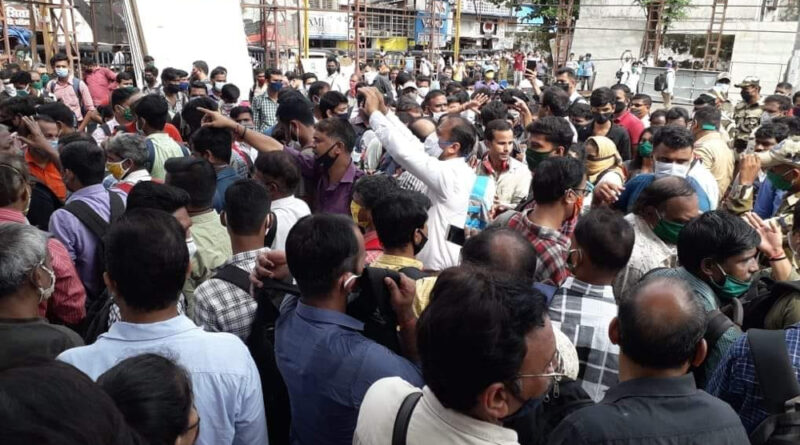मुंबई: दिवाली से पहले लोकल के चलने की संभावना नहीं, टूटने लगा है यात्रियों का सब्र!