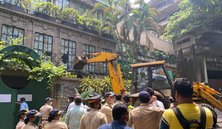 अभिनेत्री कंगना रनौत के ऑफिस पर (BMC) ने चालू की अवैध निर्माण पर तोड़क कार्यवाई!