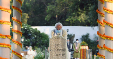 पीएम मोदी और राष्ट्रपति कोविंद ने राजघाट पहुंचकर बापू को किया नमन, विजय घाट पर शास्‍त्रीजी को दी श्रद्धांजलि!
