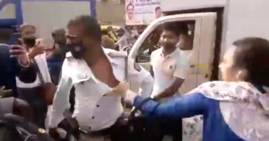 मुंबई: बिना हेलमेट जा रही महिला को ट्रैफिक पुलिसकर्मी ने रोका तो की मारपीट!