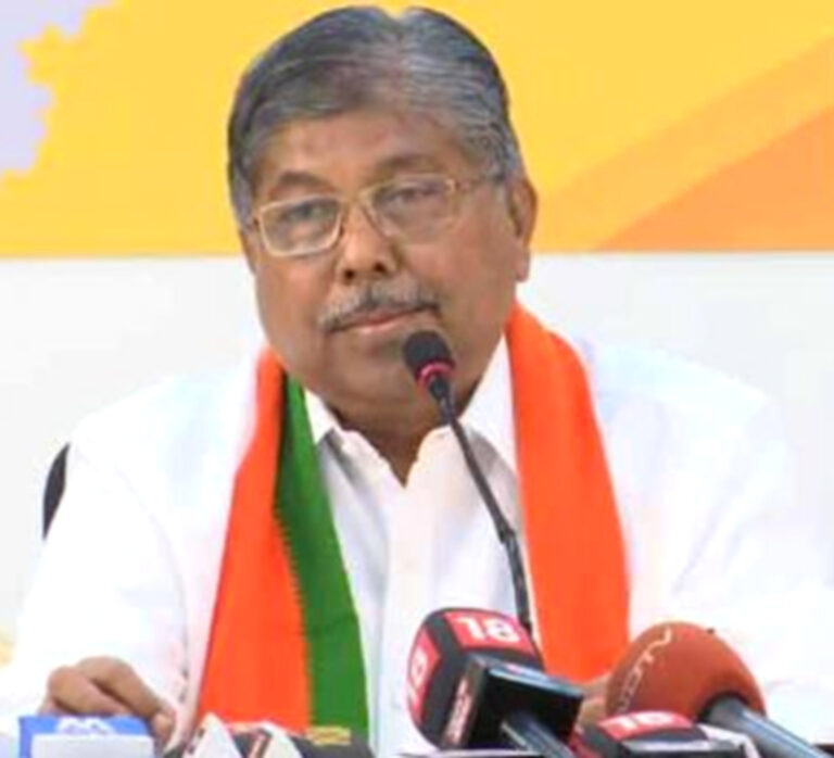 महाराष्ट्र: चंद्रकांत पाटिल का दावा- खडसे नहीं छोड़ेंगे भाजपा, हम दूर करेंगे खडसे की गलतफहमी!