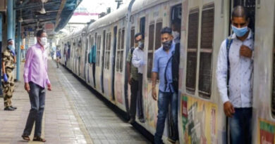 मुंबईकरों को जल्द ही मिल सकती है मुंबई की लोकल में सफर की अनुमति