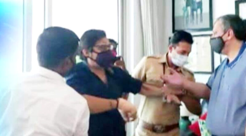 रिपब्लिक टीवी के एडिटर-इन-चीफ अर्णब गोस्वामी को मुंबई पुलिस ने किया गिरफ्तार!