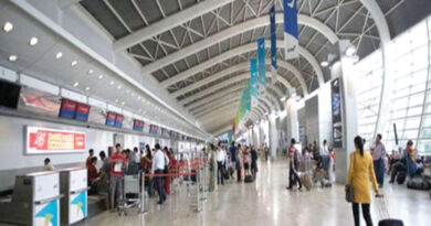 मुंबई: तकनीकी खराबी के कारण मुंबई एयरपोर्ट पर विमान की इमरजेंसी लैंडिंग