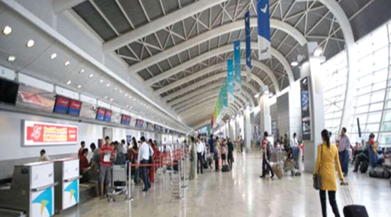 मुंबई: तकनीकी खराबी के कारण मुंबई एयरपोर्ट पर विमान की इमरजेंसी लैंडिंग