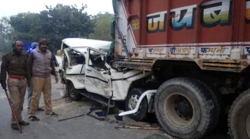 UP: प्रतापगढ़ में बारातियों से भरी तेज रफ्तार बोलेरो खड़े ट्रक में जा घुसी, 6 बच्चों सहित 14 लोगों की मौत!