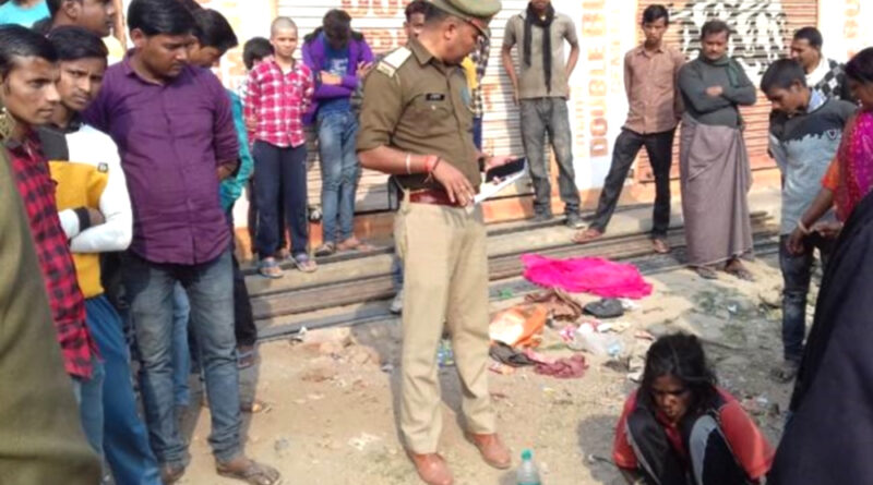 जौनपुर: बच्चे को बोरे में भरकर भाग रही महिला को आक्रोशित भीड़ ने पकड़कर पीटा, किया पुलिस के हवाले