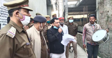 मऊ में कुख्यात बदमाश रमेश सिंह काका की 1.12 करोड़ की संपत्ति जब्त, भवन को किया गया सील