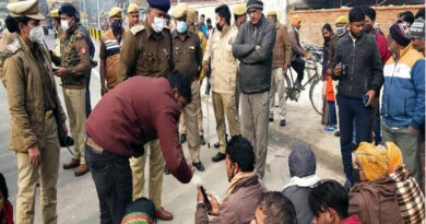UP: महराजगंज में अपहरण के बाद हत्‍या के विरोध में सड़क पर उतरे लोग, NH जाम, सीएम को बुलाने की मांग
