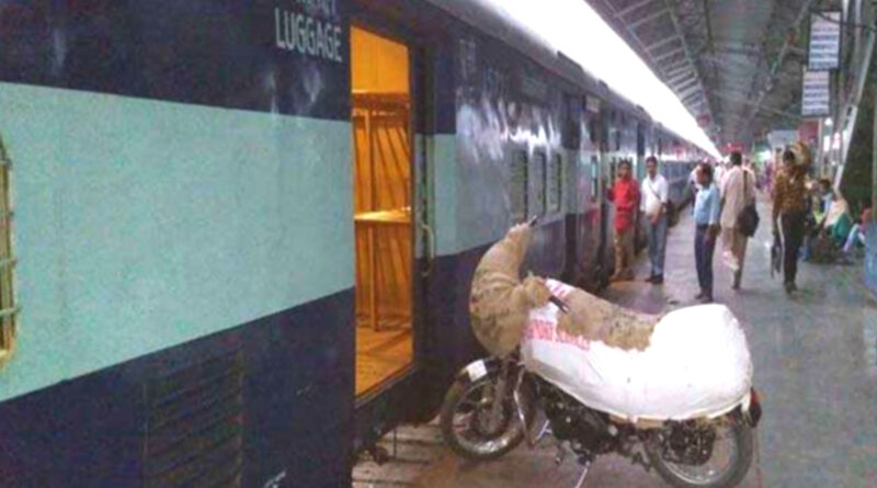 UP: प्रवासी श्रमिकों की बाइकों ने रेलवे को किया मालामाल, महाराष्ट्र के लिए बुक की गई हैं मोटरसाइकिलें