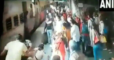 मुंबई: चलती ट्रेन से नीचे जा गिरी महिला, फिर क्या हुआ