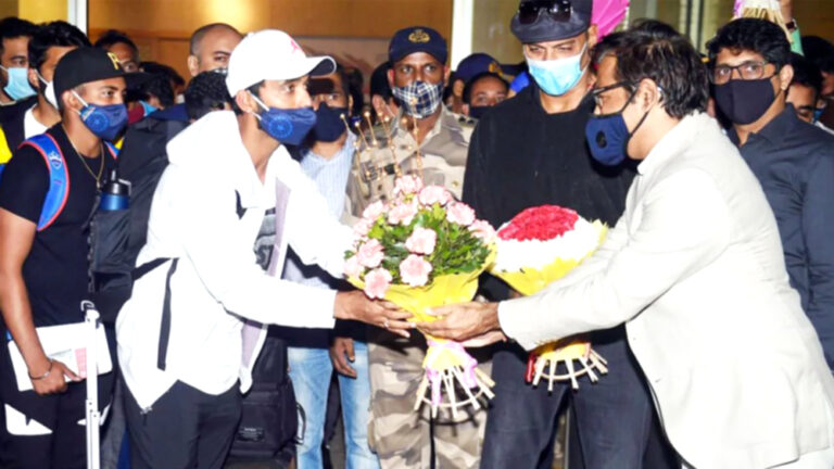 रहाणे का मुंबई में गाजे-बाजे के साथ जोरदार स्वागत, ऑस्ट्रेलिया से आज ही लौटी टीम