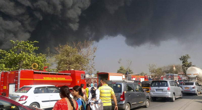 मुंबई: मानखुर्द में स्क्रैप गोदाम में भीषण आग, मौके पर फायर ब्रिगेड की 19 गाड़ियां, कोई हताहत नहीं