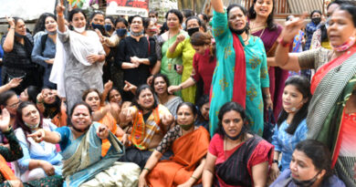 महाराष्ट्र: मंत्री संजय राठोड के इस्तीफे की मांग को लेकर भाजपा महिला मोर्चा ने किया प्रदर्शन