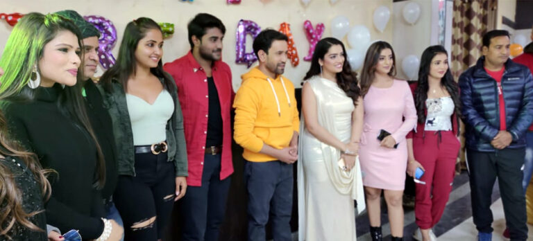 भोजपुरी फिल्‍म ‘जान लेबू का’ के सेट पर धूमधाम से मना सुपरस्टार दिनेशलाल यादव (निरहुआ) का जन्‍मदिन