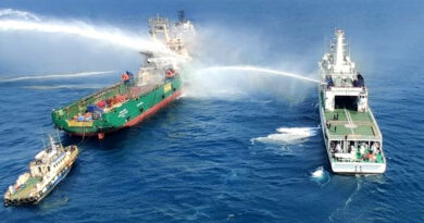 मुंबई से 170 किमी दूर समुद्र में ONGC के हाईफील्ड के पास शिप में लगी आग, 3 नौसैनिक लापता