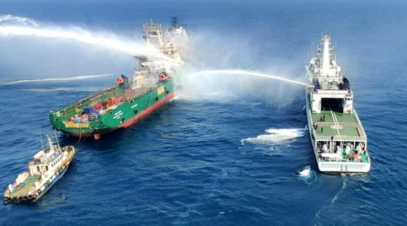 मुंबई से 170 किमी दूर समुद्र में ONGC के हाईफील्ड के पास शिप में लगी आग, 3 नौसैनिक लापता