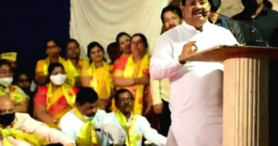 महाराष्ट्र: उद्धव सरकार के मंत्री विजय वडेट्टीवार के बिगड़े बोल- साधुओं को कहा 'नालायक'