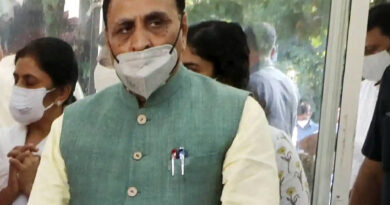 गुजरात के CM विजय रुपाणी हुए कोरोना संक्रमित, चुनावी सभा में संबोधन के दौरान हुए बेहोश