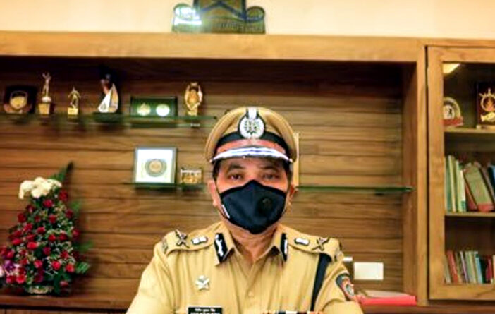 नवी मुंबई पुलिस की बड़ी कार्रवाई, करोड़ों की प्रतिबंधित BS4 गाड़ियां बरामद; 9 गिरफ्तार