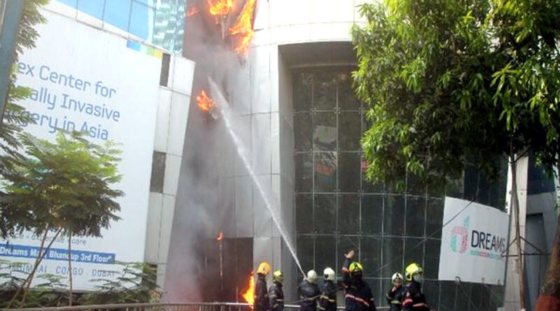 मॉल में बने हॉस्पिटल में आग का मामला: राकेश वाधवा समेत 7 लोगों पर FIR, हॉस्पिटल के पास नहीं था फायर NOC, BMC ने सिर्फ 31 मार्च तक चलाने की दी थी