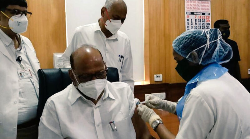 एनसीपी चीफ शरद पवार ने बेटी सुप्रिया के साथ जेजे हॉस्पिटल में लगवाया टीका, कोरोना वैक्सीन लेने वाले महाराष्ट्र के पहले राजनेता बने पवार