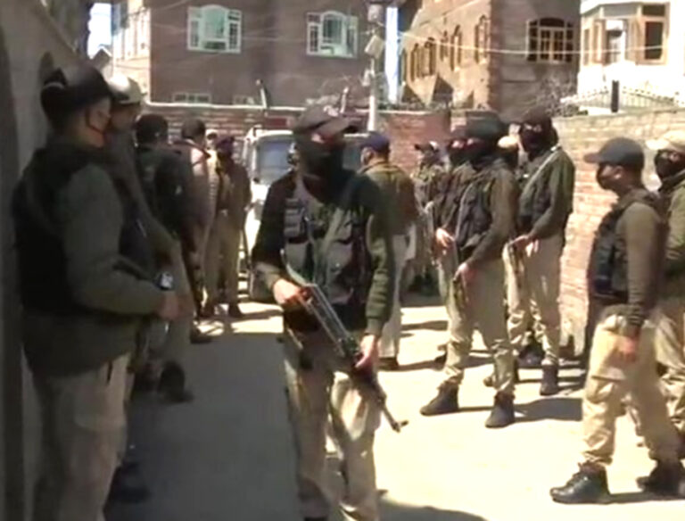 जम्मू: सुरक्षाबलों ने बीजेपी नेता के घर हमला करने वाले 3 आतंकियों को मार गिराया