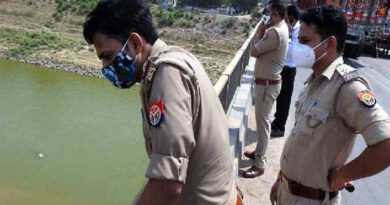 बिहार के बाद UP में गंगा नदी में तैरते दिखे शव, आखिर आए कहां से ये शव?