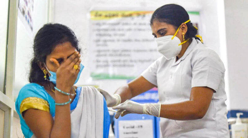 मुंबई में वैक्सीन की भारी कमी के चलते वैक्सीनेशन पर लगा ब्रेक, शहर के 342 केंद्रों पर आज नहीं हुआ टीकाकरण