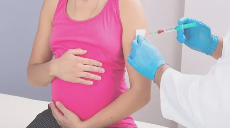 12 जुलाई से सार्वजनिक केंद्रों में Covid-19 Vaccine लगवा सकेंगी गर्भवती महिलाएं