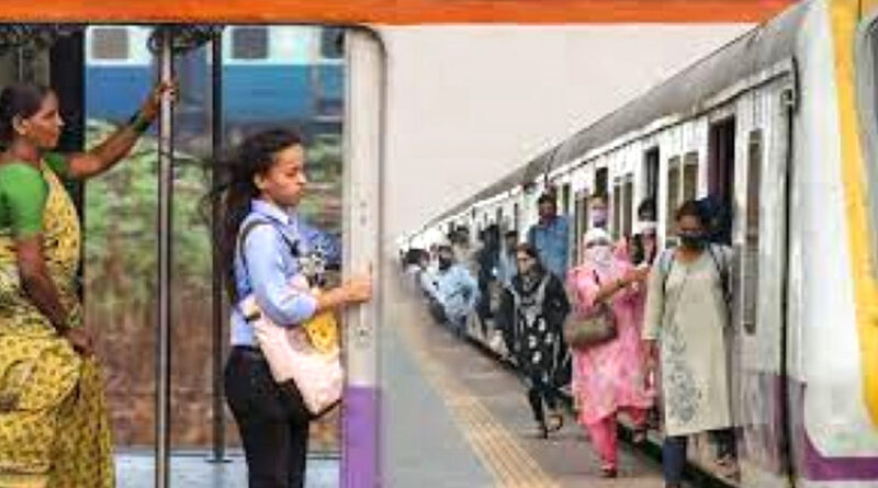 मुंबई लोकल ट्रेन में चोर से मोबाईल वापस पाने जान पर खेल गई महिला कर्मचारी, सीसीटीवी की मदद से आरोपी गिरफ्तार