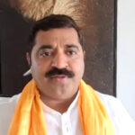 सिद्धिविनायक मंदिर जाने से रोक रही दुराचारी और अत्याचारी सरकार; घर के बाहर भिजवाई पुलिस